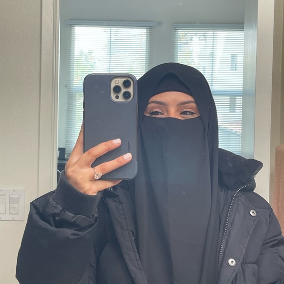 Meet your Posher, Kassandra - Picture 1 of 2